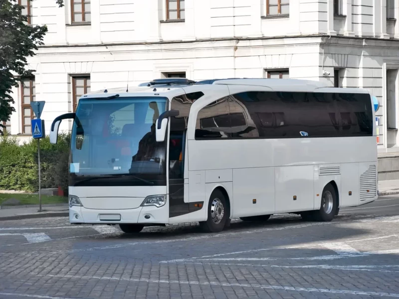 Biały autobus